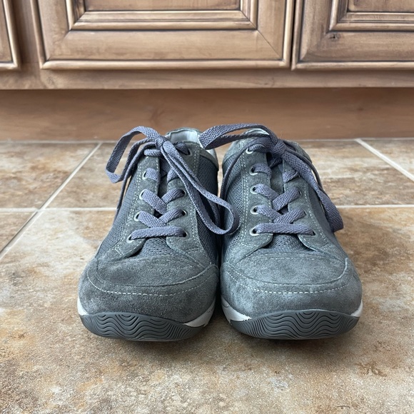 dansko black tennis shoes